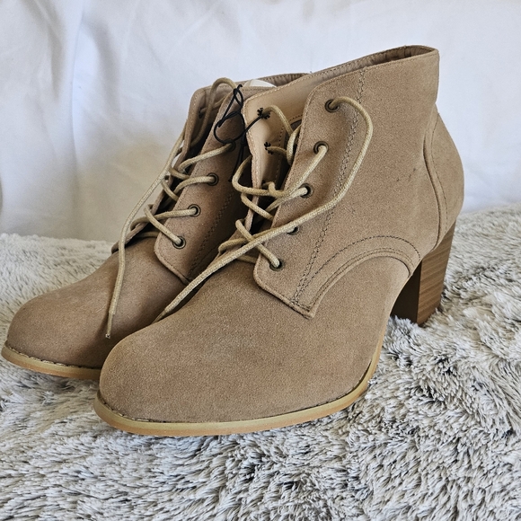 Wet Seal Faux Suede Tan Ankle Boots, Size 10 ~ NWT - Picture 1 of 10